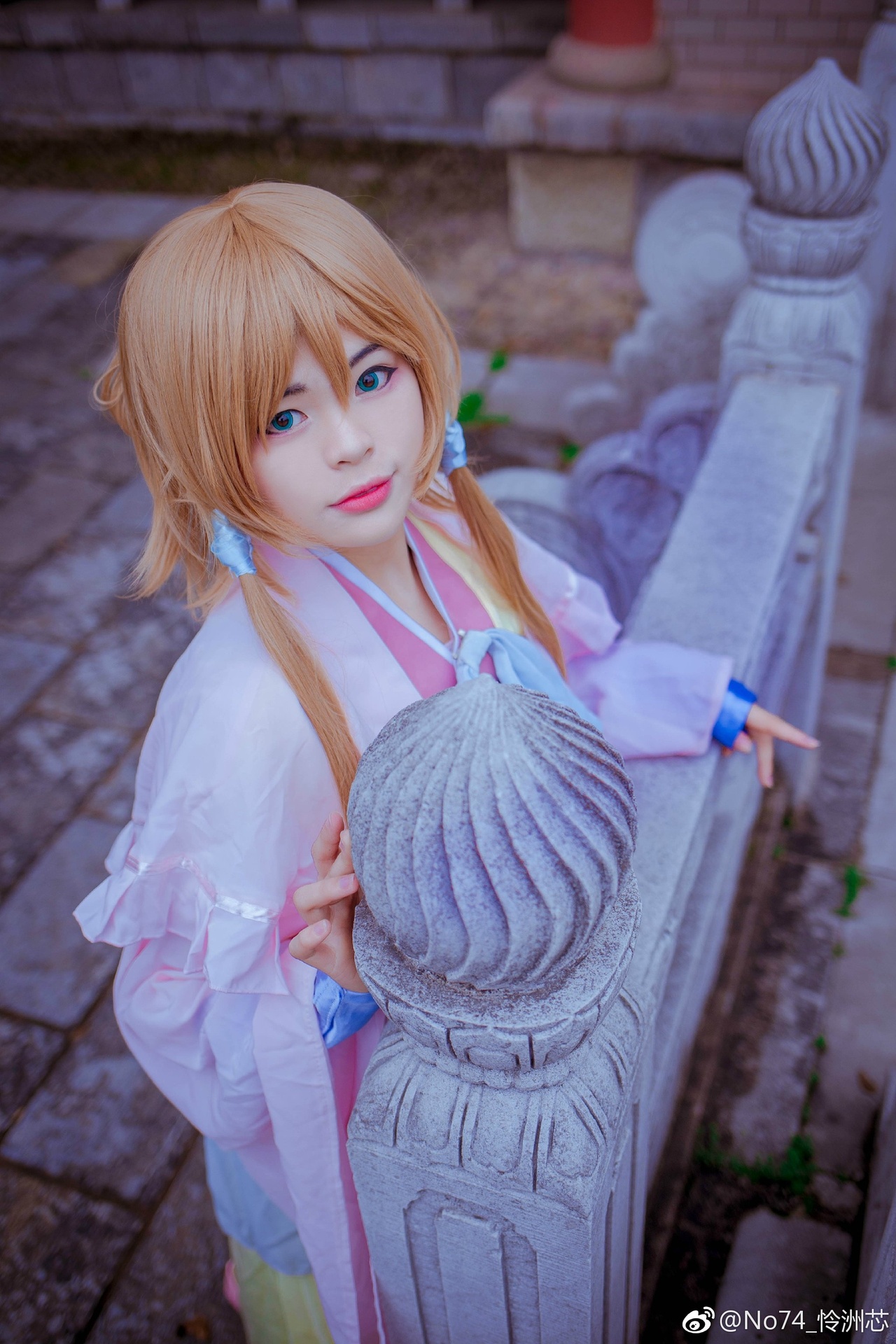 洛天依cosplay 空待三月春而你未来
