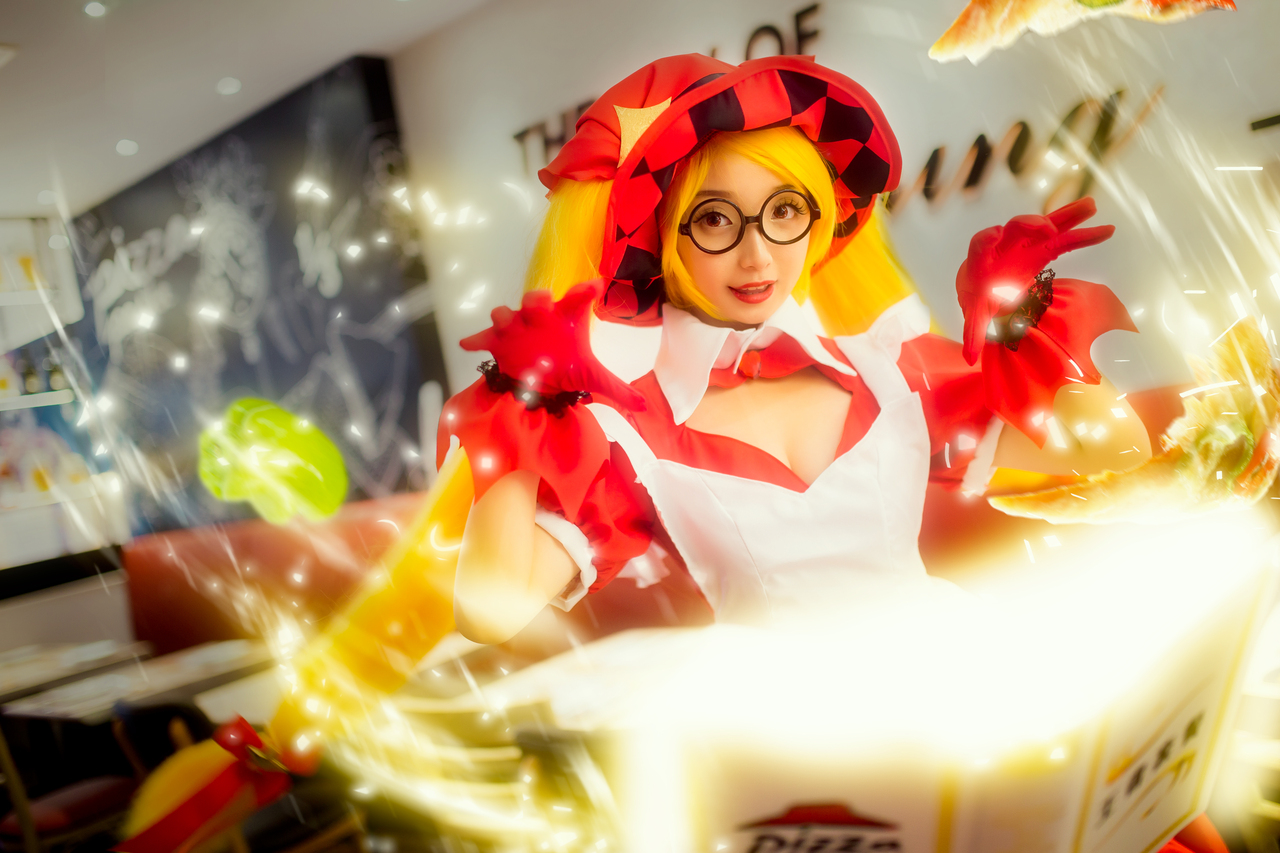 安琪拉cosplay 你想要我喂你吃披萨嘛?