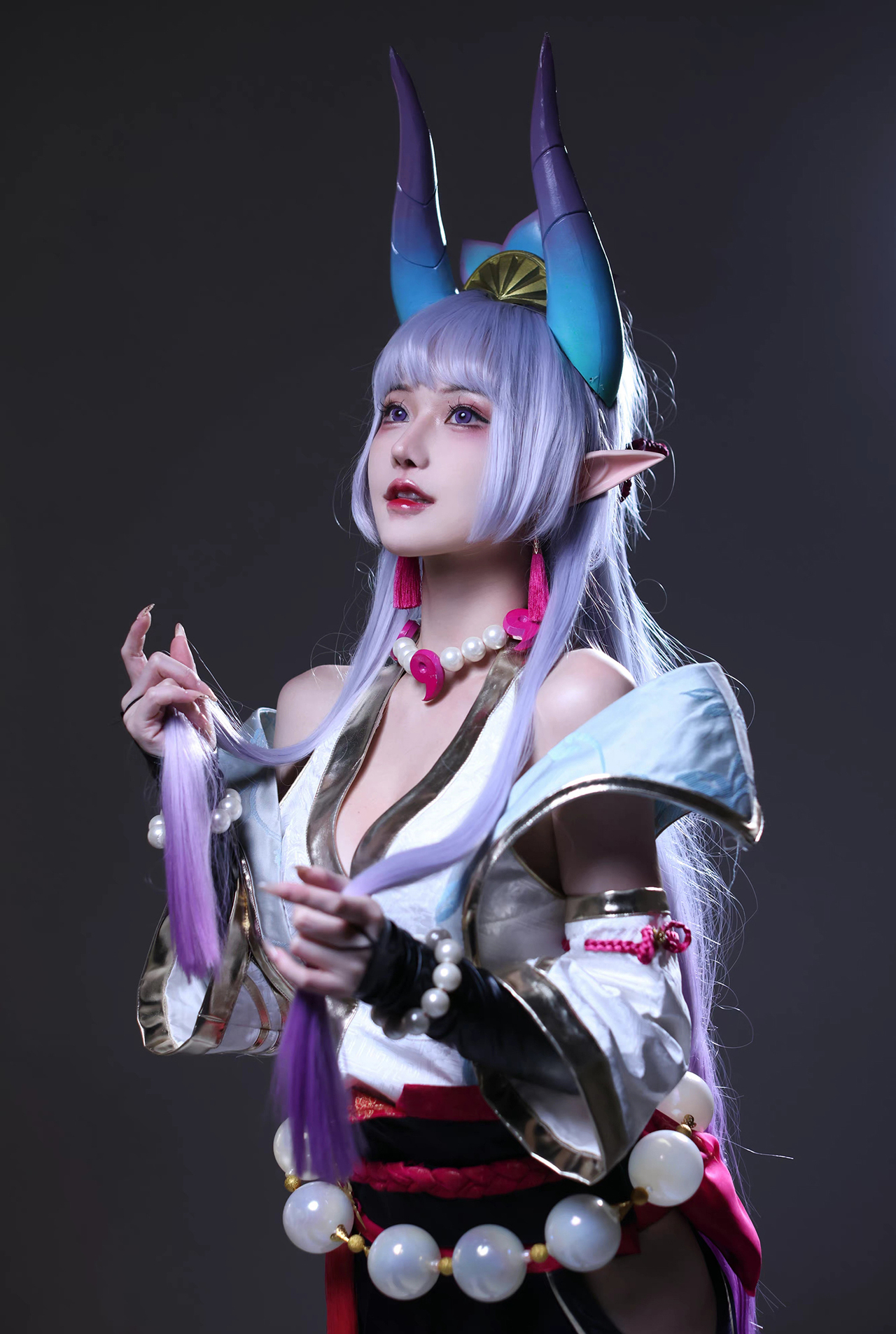 《英雄联盟》辛德拉灵魂莲华cosplay