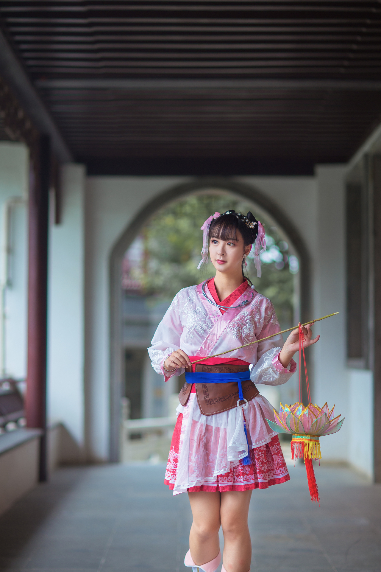 本公主正想出去逛逛呢~ 来陪我放河灯可好呀~~  九公主朱延婍cos:瑶音